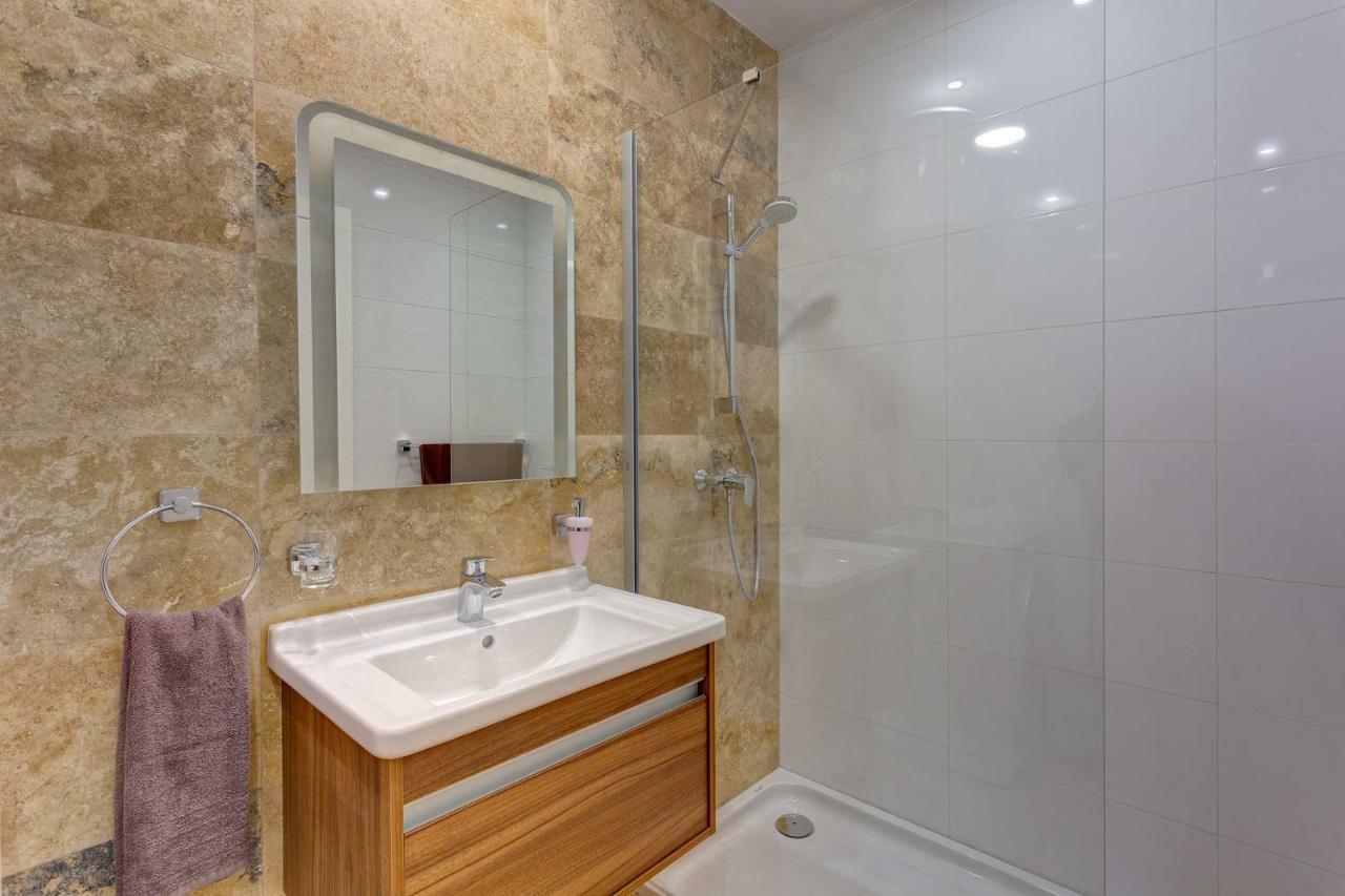 Modern 2 Bedroom Apartment In St Julians Saint Julian's エクステリア 写真